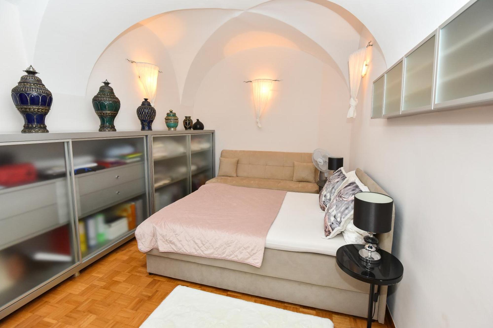 Neoclassical Luxury Apartment Ljubljana Luaran gambar