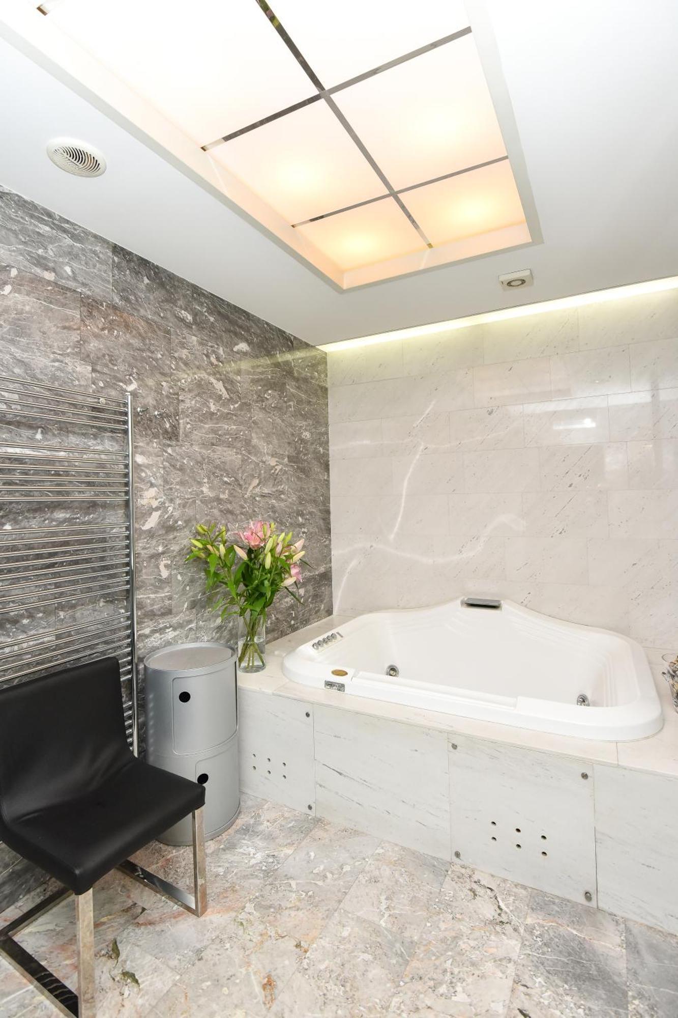 Neoclassical Luxury Apartment Ljubljana Luaran gambar