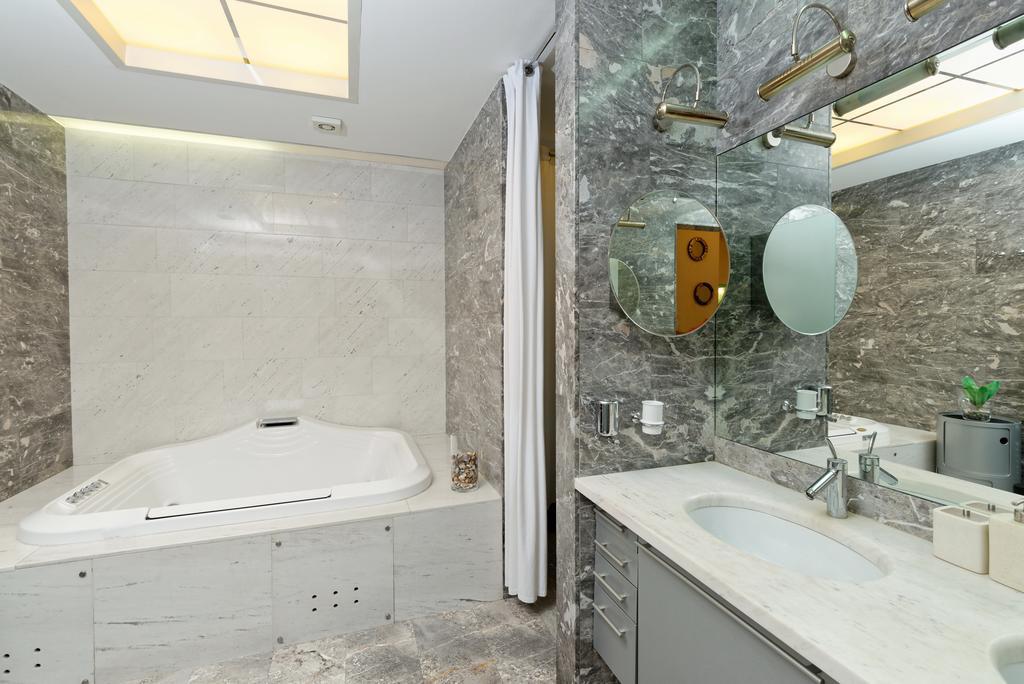 Neoclassical Luxury Apartment Ljubljana Luaran gambar