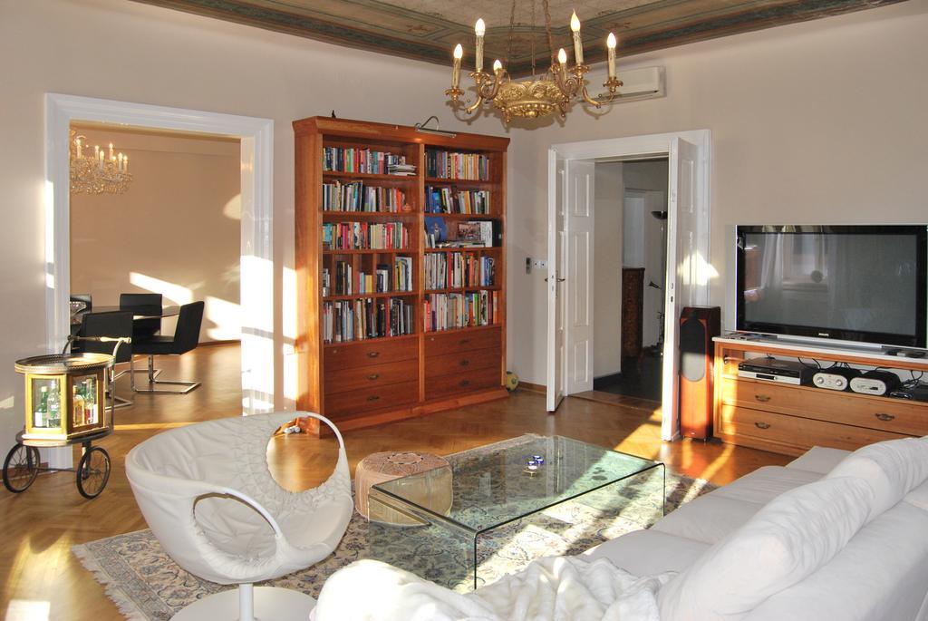 Neoclassical Luxury Apartment Ljubljana Luaran gambar