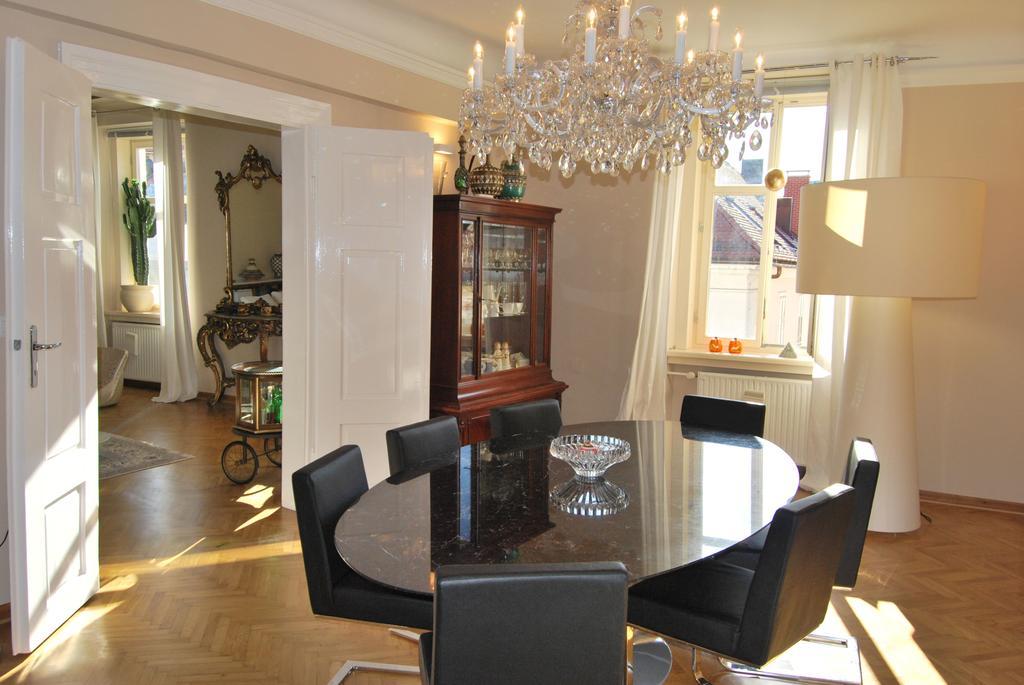 Neoclassical Luxury Apartment Ljubljana Luaran gambar